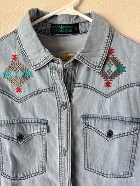 Vintage Light Wash Denim Western Shirt with Southwestern Embroidery. Size S